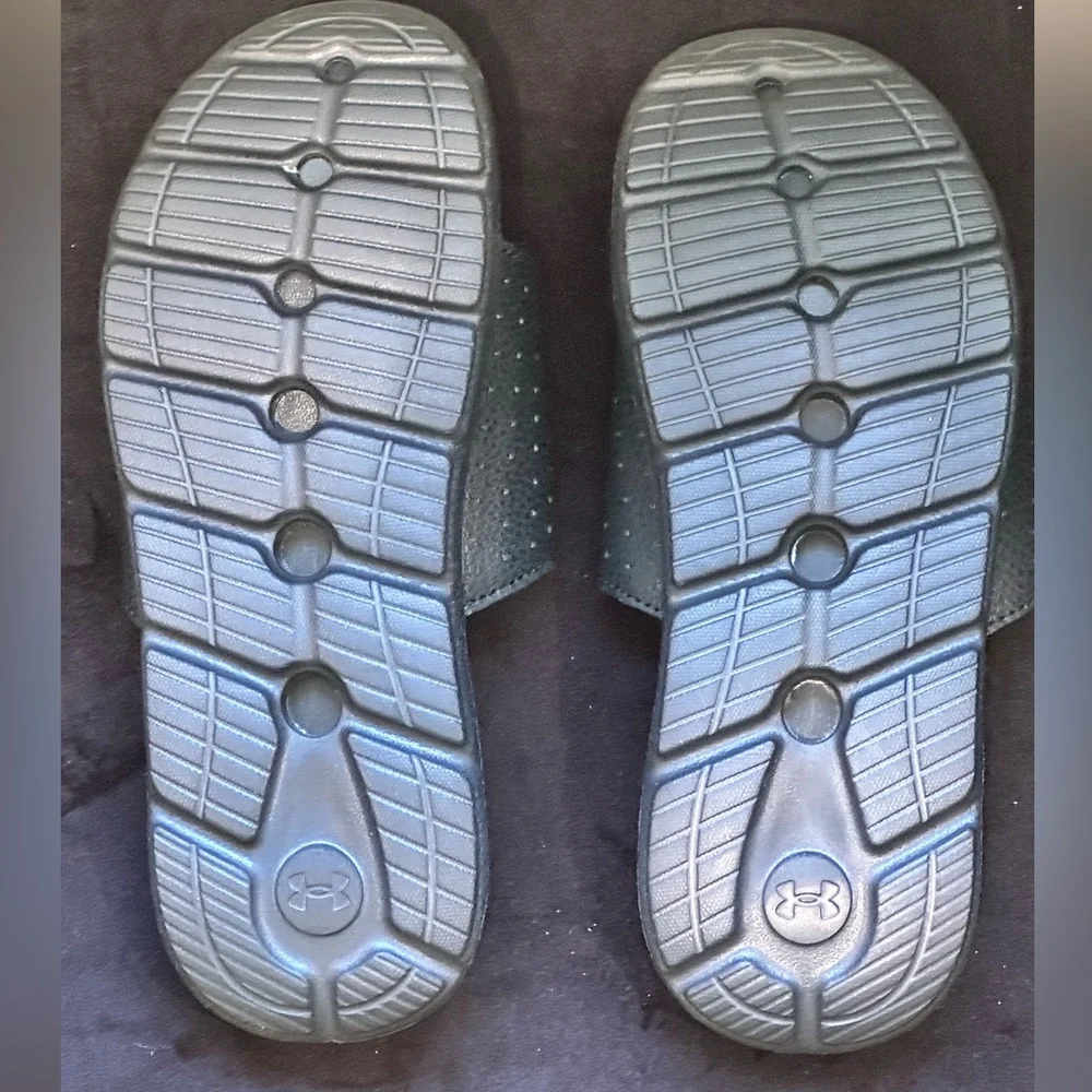 NEW Under Armour Youth Slides (Black / White)